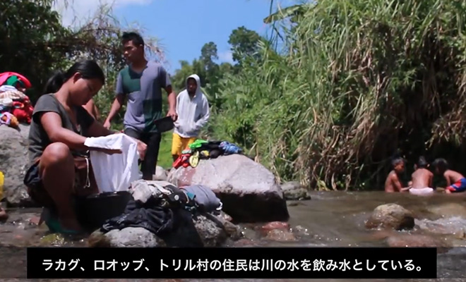 ラカグ、ロオッブ、トリル村の住民は川の水を飲み水としている