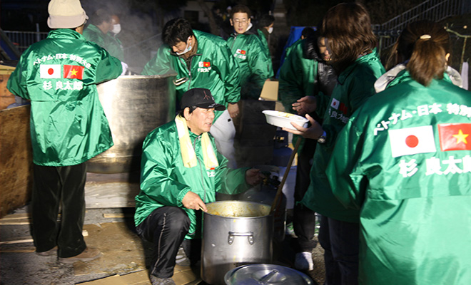 2011年4月、東日本大震災での炊き出しの様子