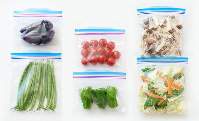 野菜は保存袋に入れて冷凍できる