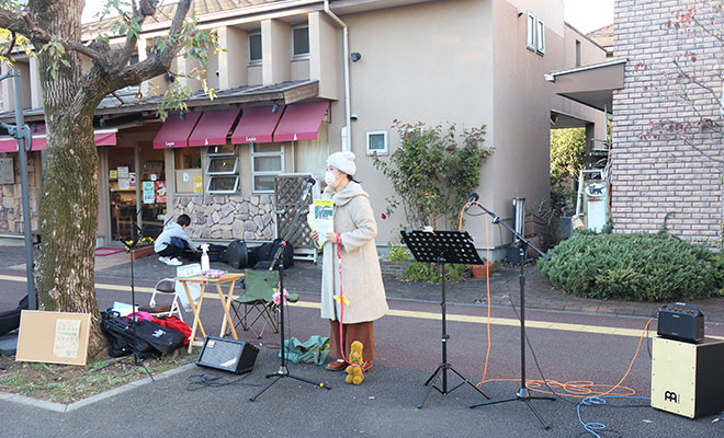 講演中の染川さん