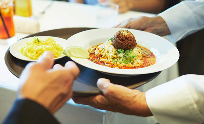 注文をまちがえる料理店でサーブされた料理の画像