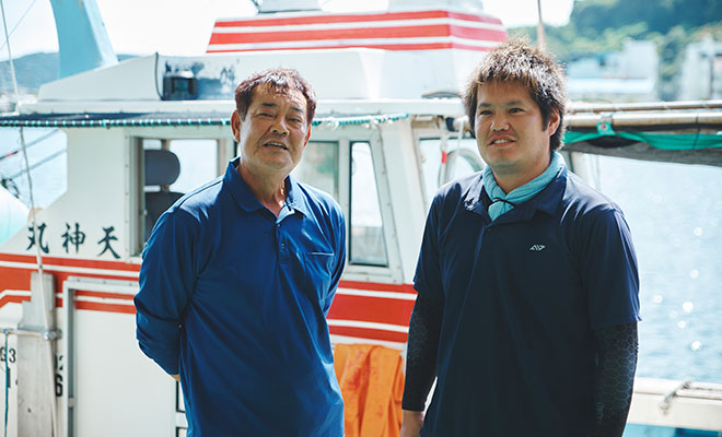 坊勢島の漁師、父の前田力さんと、息子の将臣さん