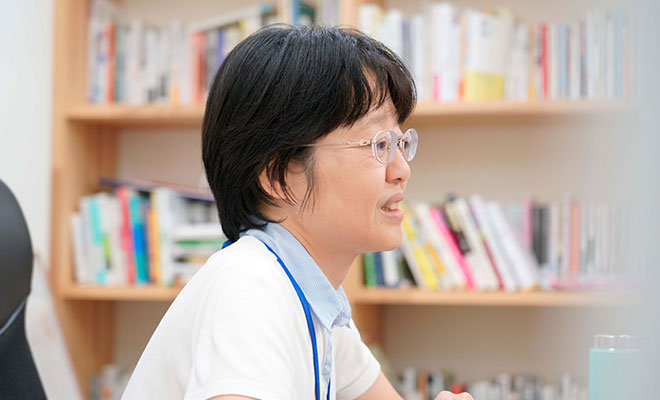 保健師でもある白樫さんは、福祉行政の限界を目の当たりにし反貧困ネットワークに参画、生活相談員となることで早期の支援に駆けつけようと奔走している 写真=編集部