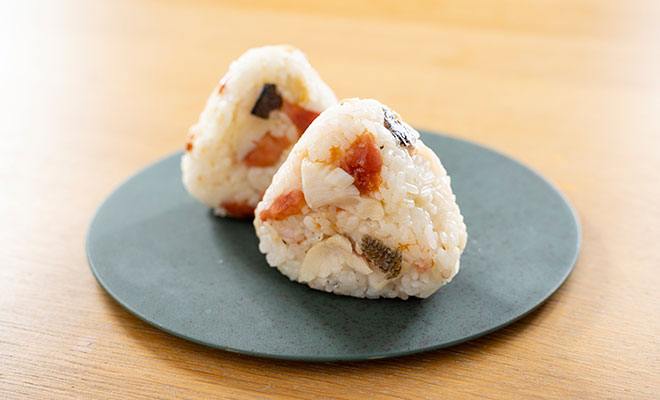 たらと梅の炊き込みおにぎり