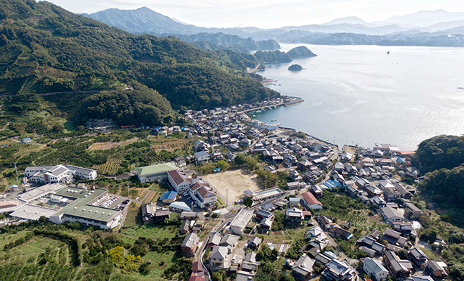 上空からみた秋浜の集落